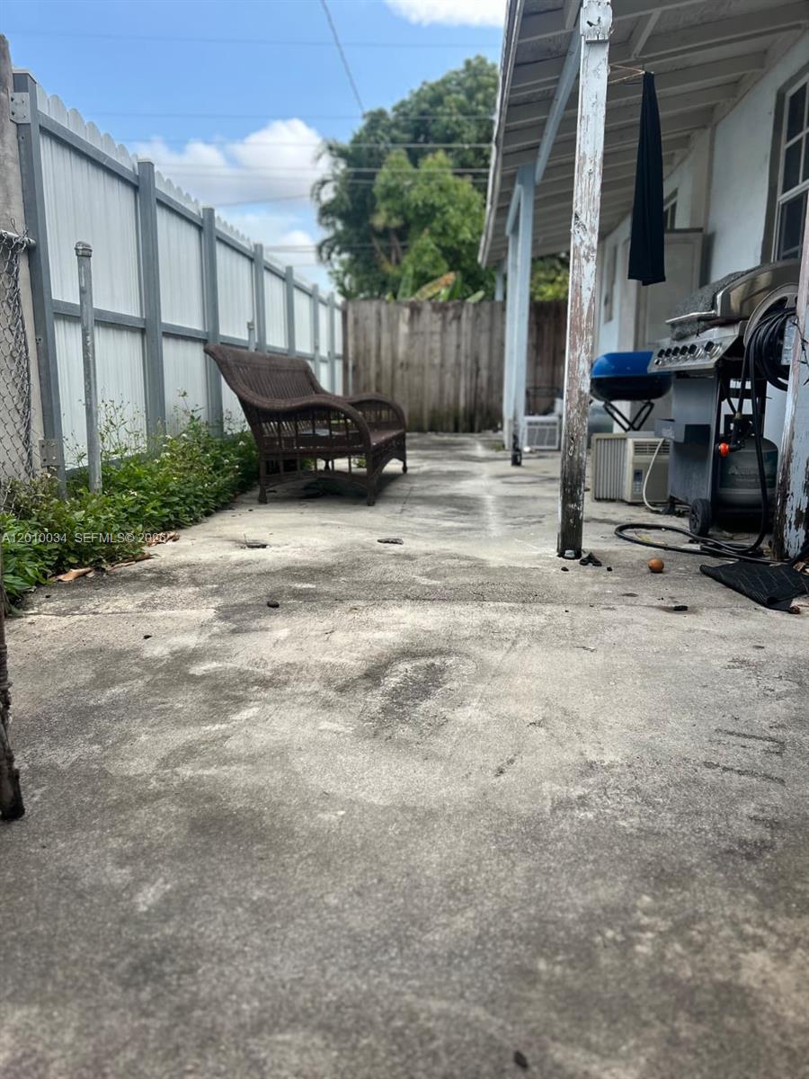 11412 SW 41st St, Miami FL 33165