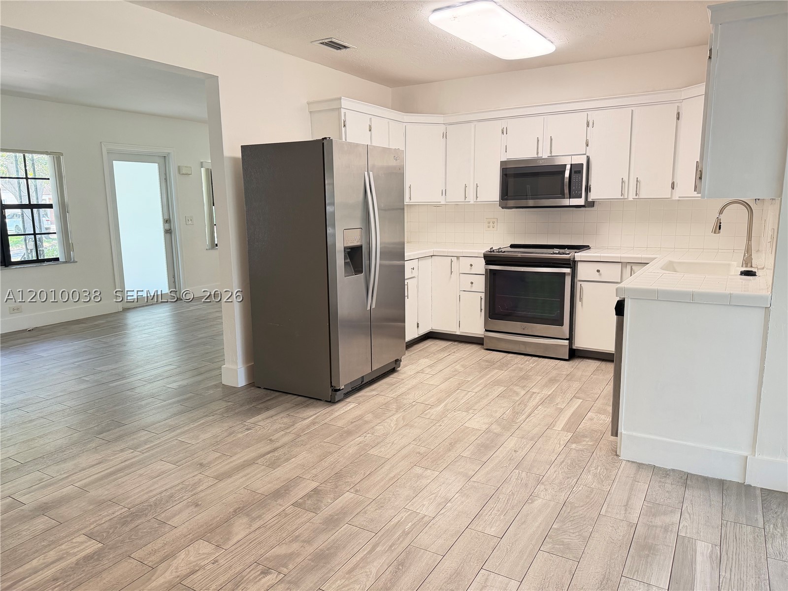 1140 Wren Ave, Miami Springs FL 33166