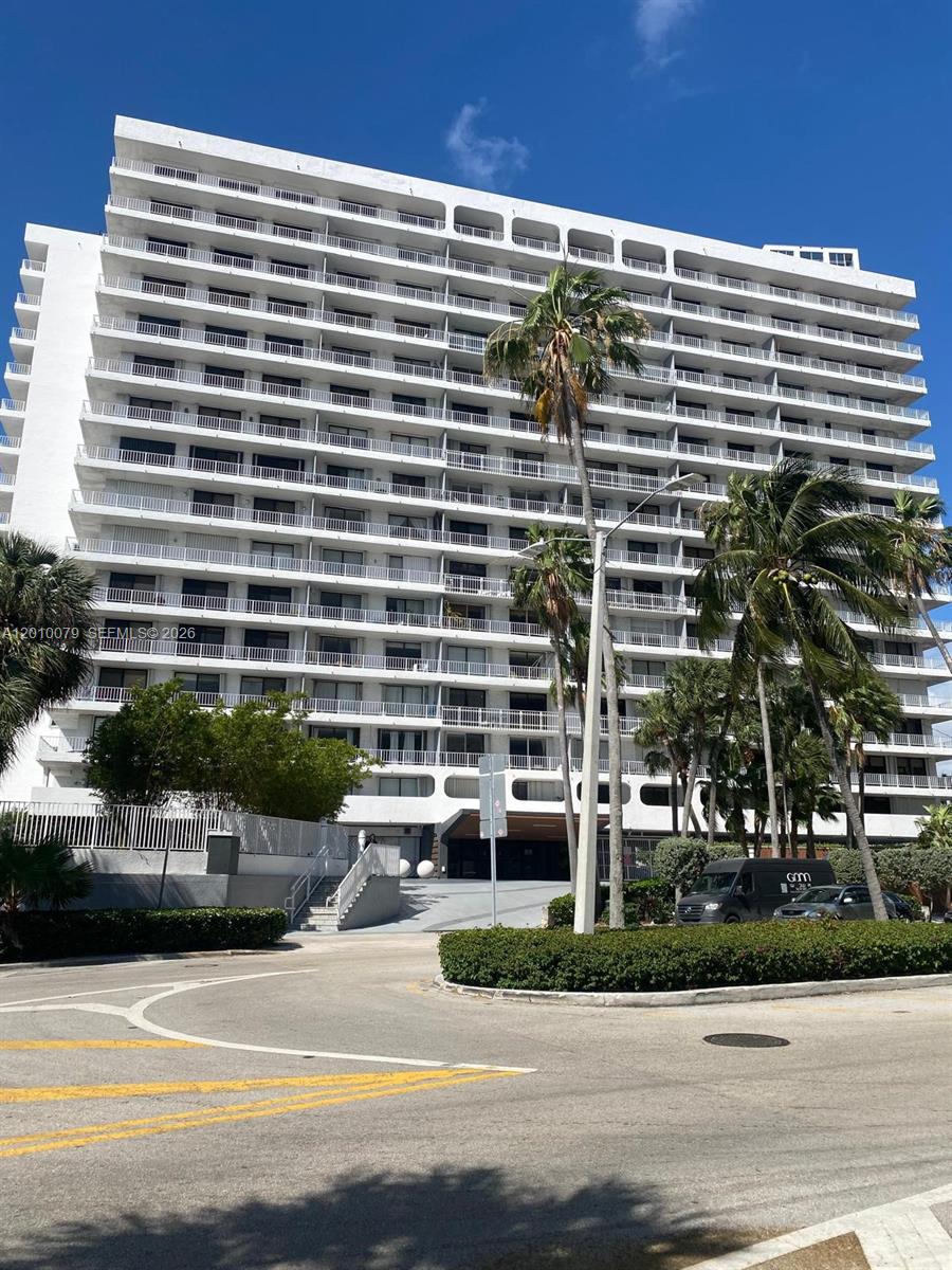 200 SE 15th Rd #7I, Miami FL 33129