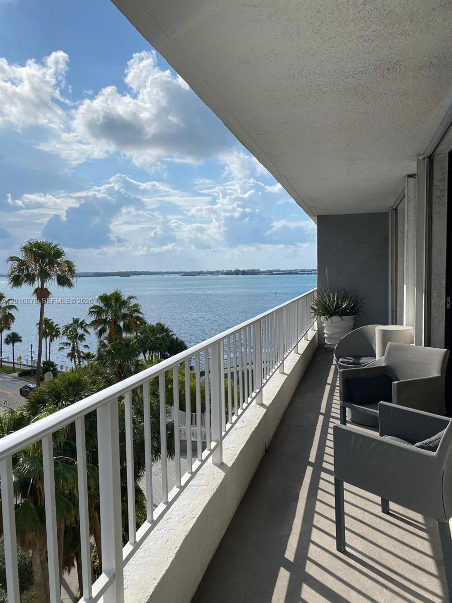 200 SE 15th Rd #7I, Miami FL 33129