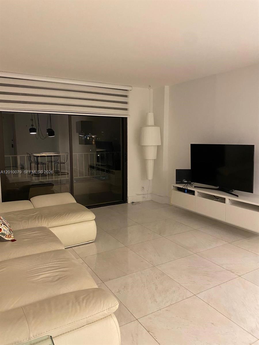 200 SE 15th Rd #7I, Miami FL 33129