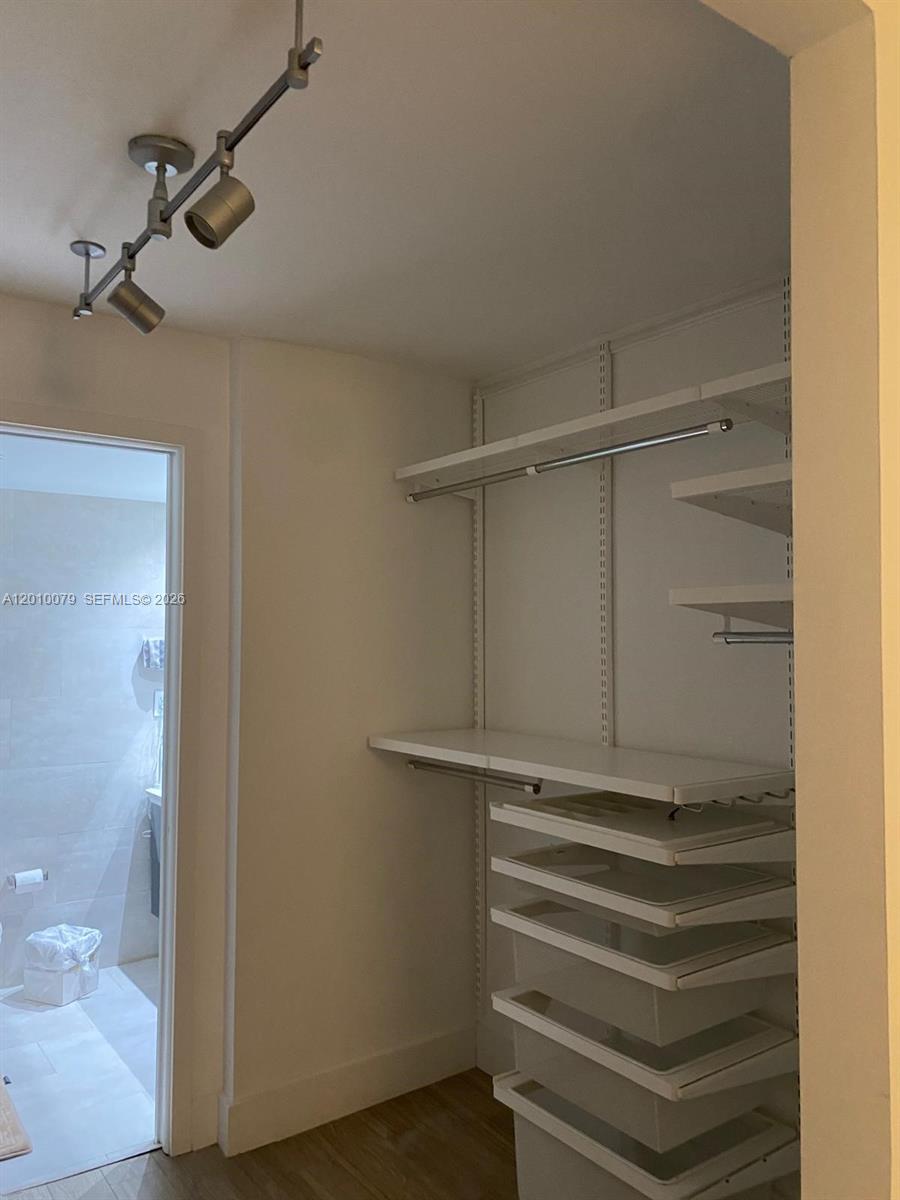 200 SE 15th Rd #7I, Miami FL 33129
