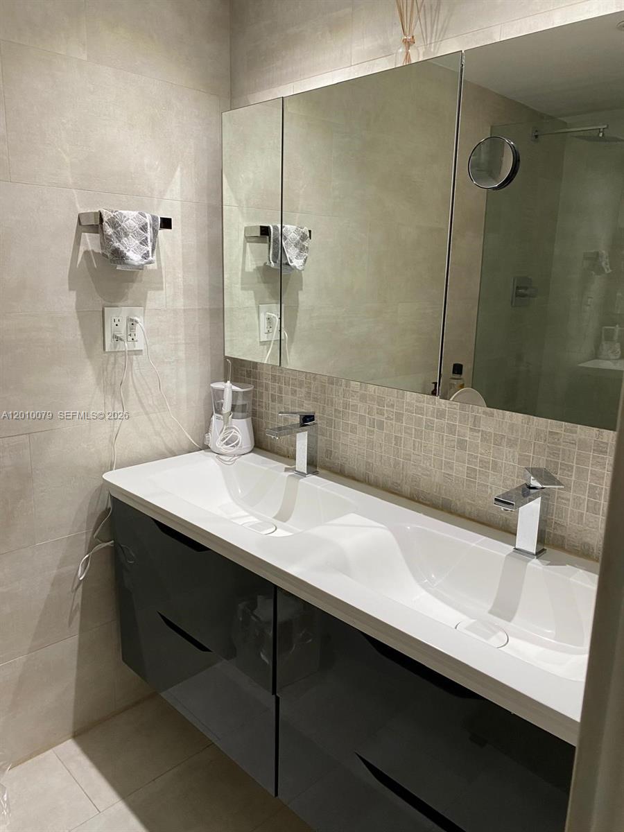200 SE 15th Rd #7I, Miami FL 33129
