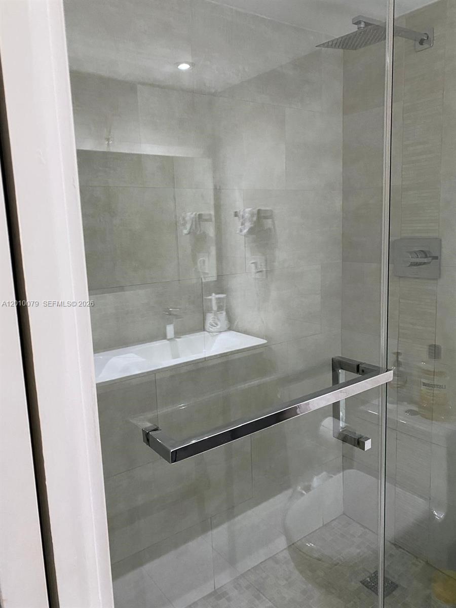 200 SE 15th Rd #7I, Miami FL 33129