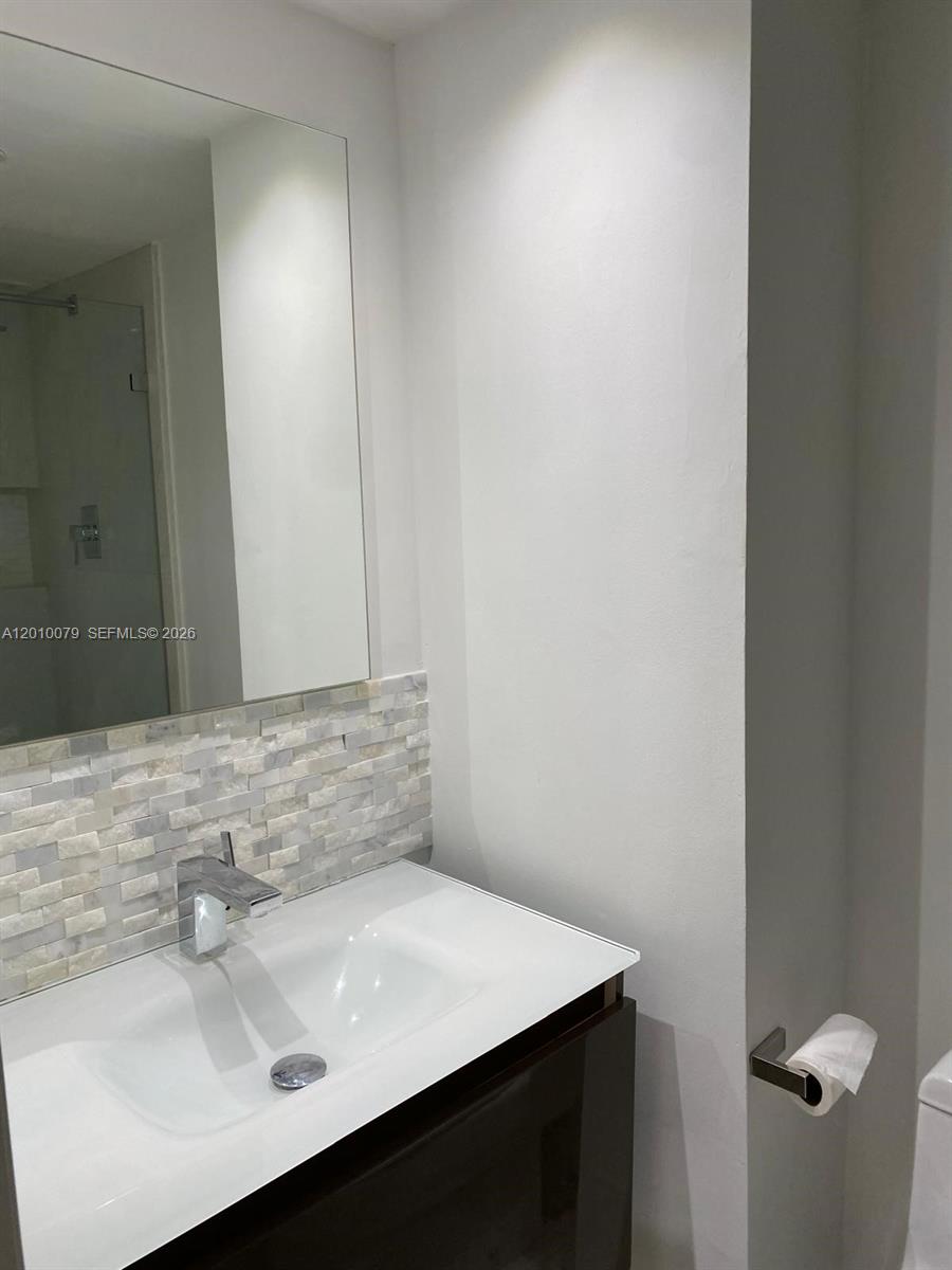 200 SE 15th Rd #7I, Miami FL 33129