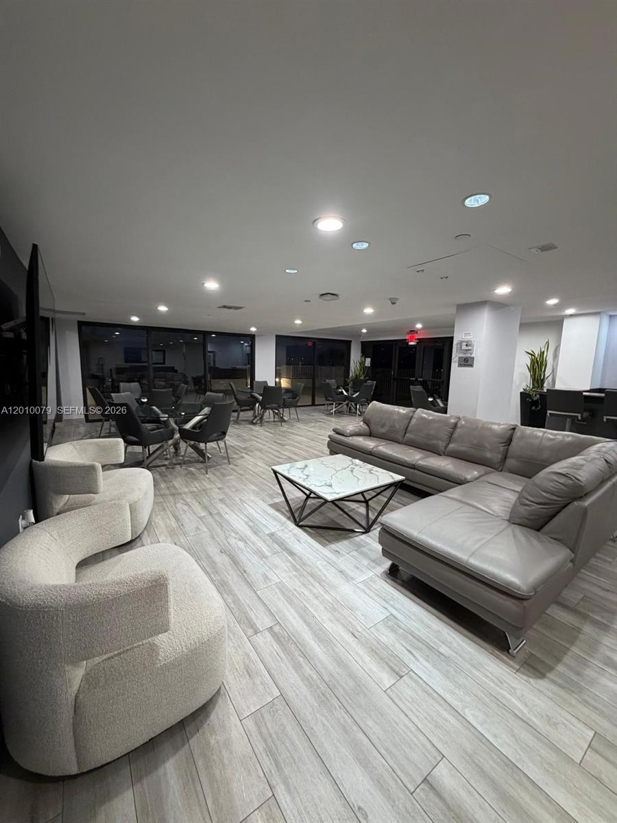 200 SE 15th Rd #7I, Miami FL 33129