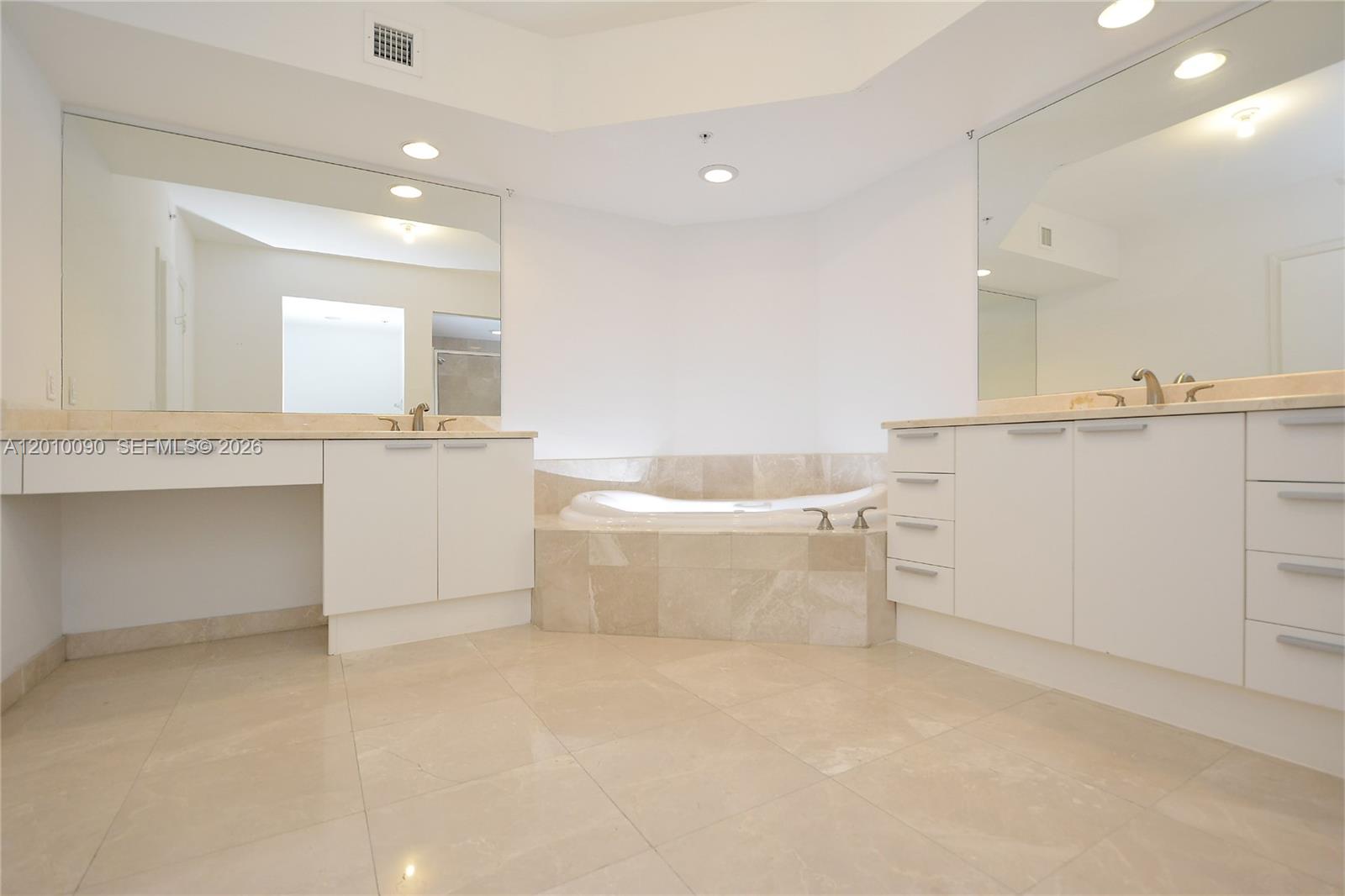 14951 Royal Oaks Ln #1609, North Miami FL 33181
