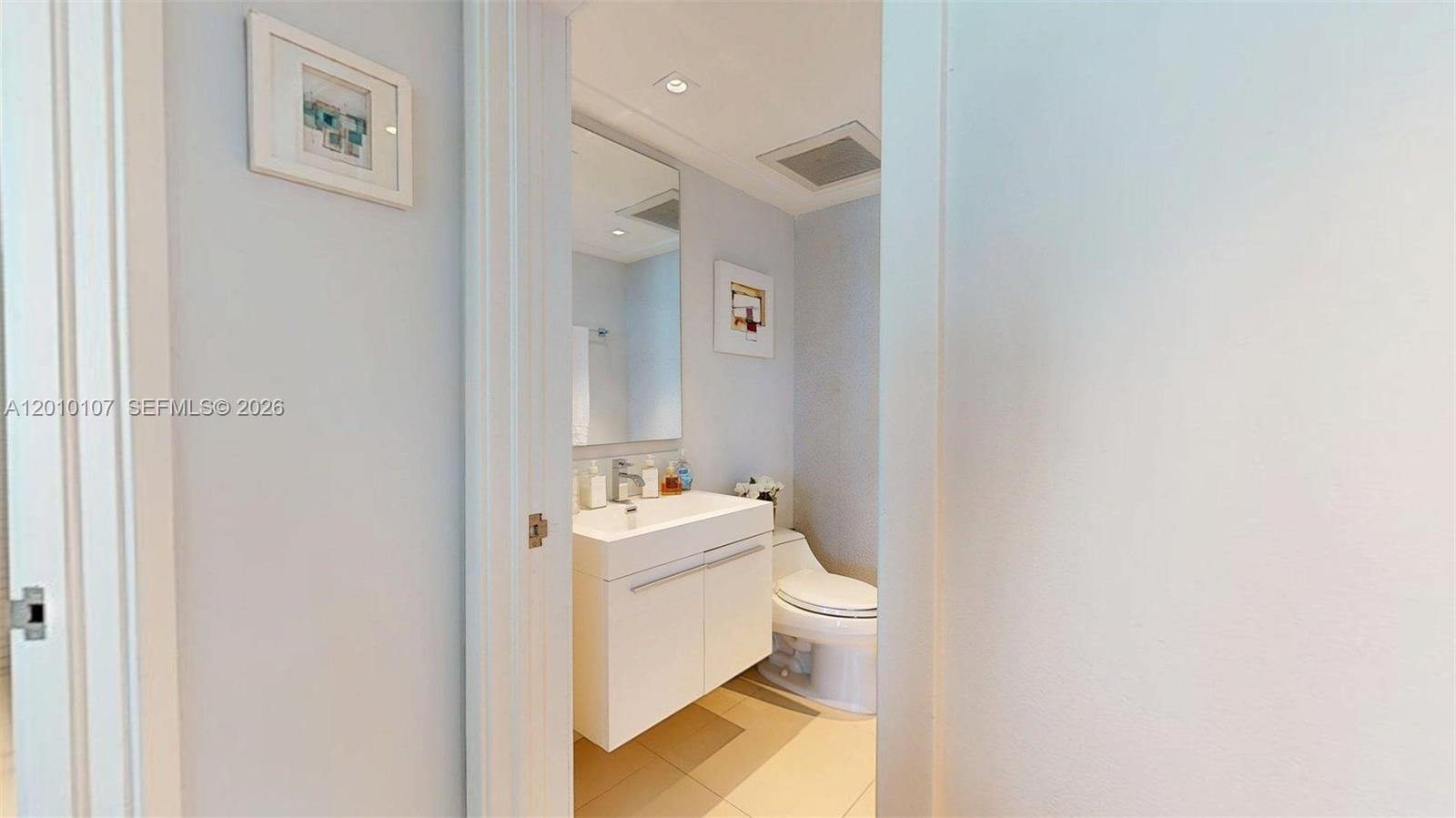 5025 Collins Ave #2206, Miami Beach FL 33140