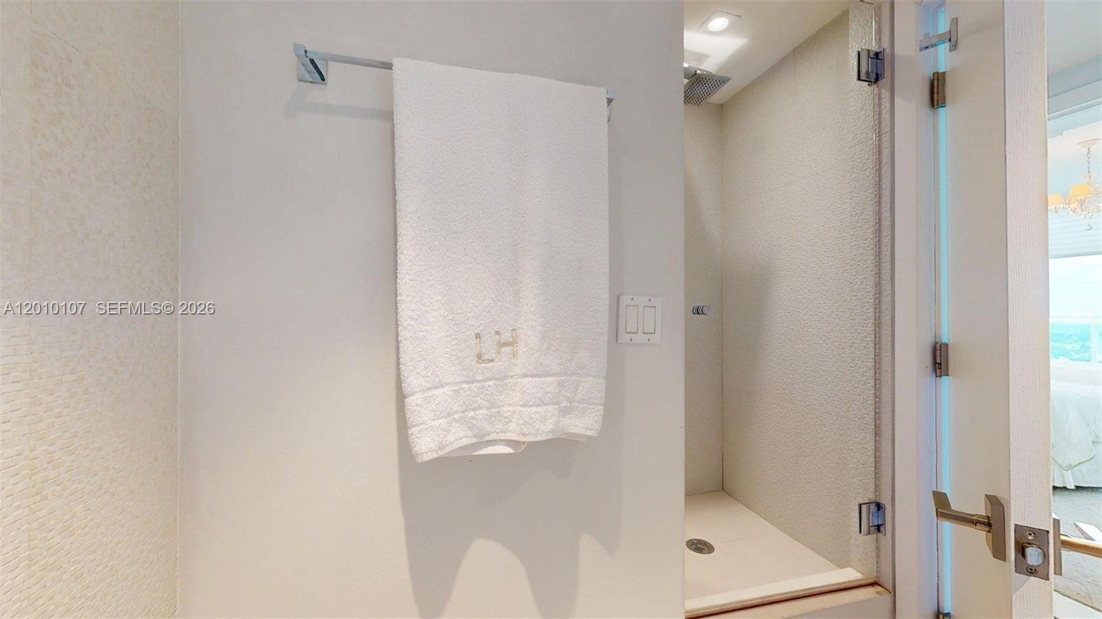 5025 Collins Ave #2206, Miami Beach FL 33140