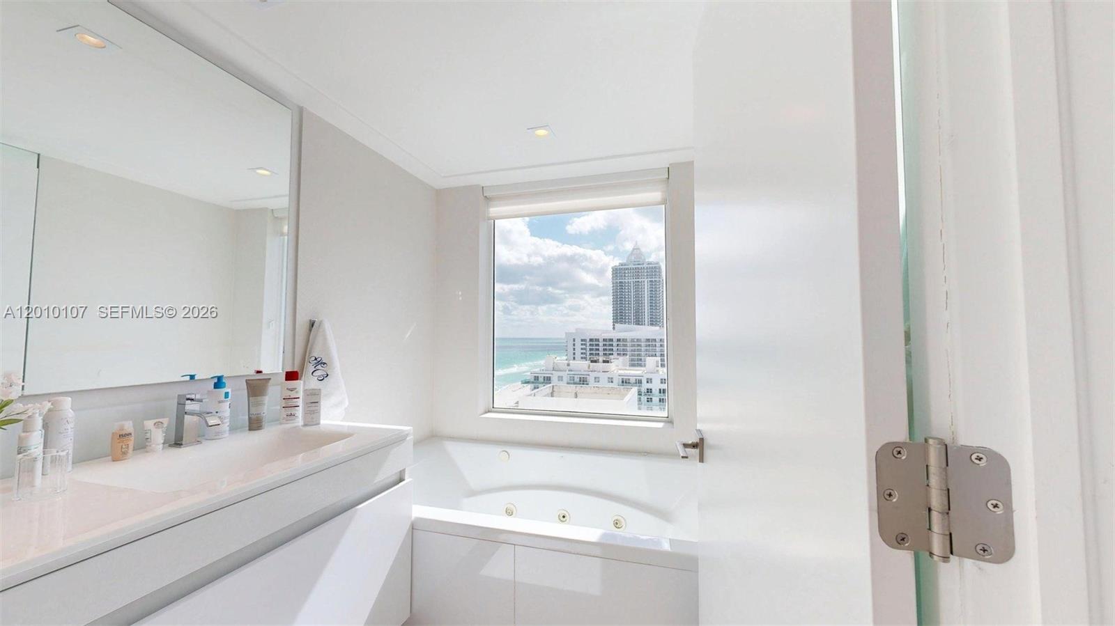 5025 Collins Ave #2206, Miami Beach FL 33140