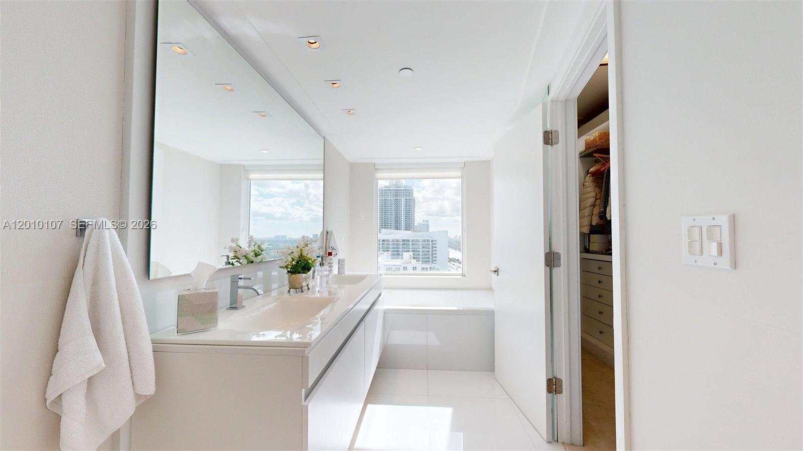 5025 Collins Ave #2206, Miami Beach FL 33140