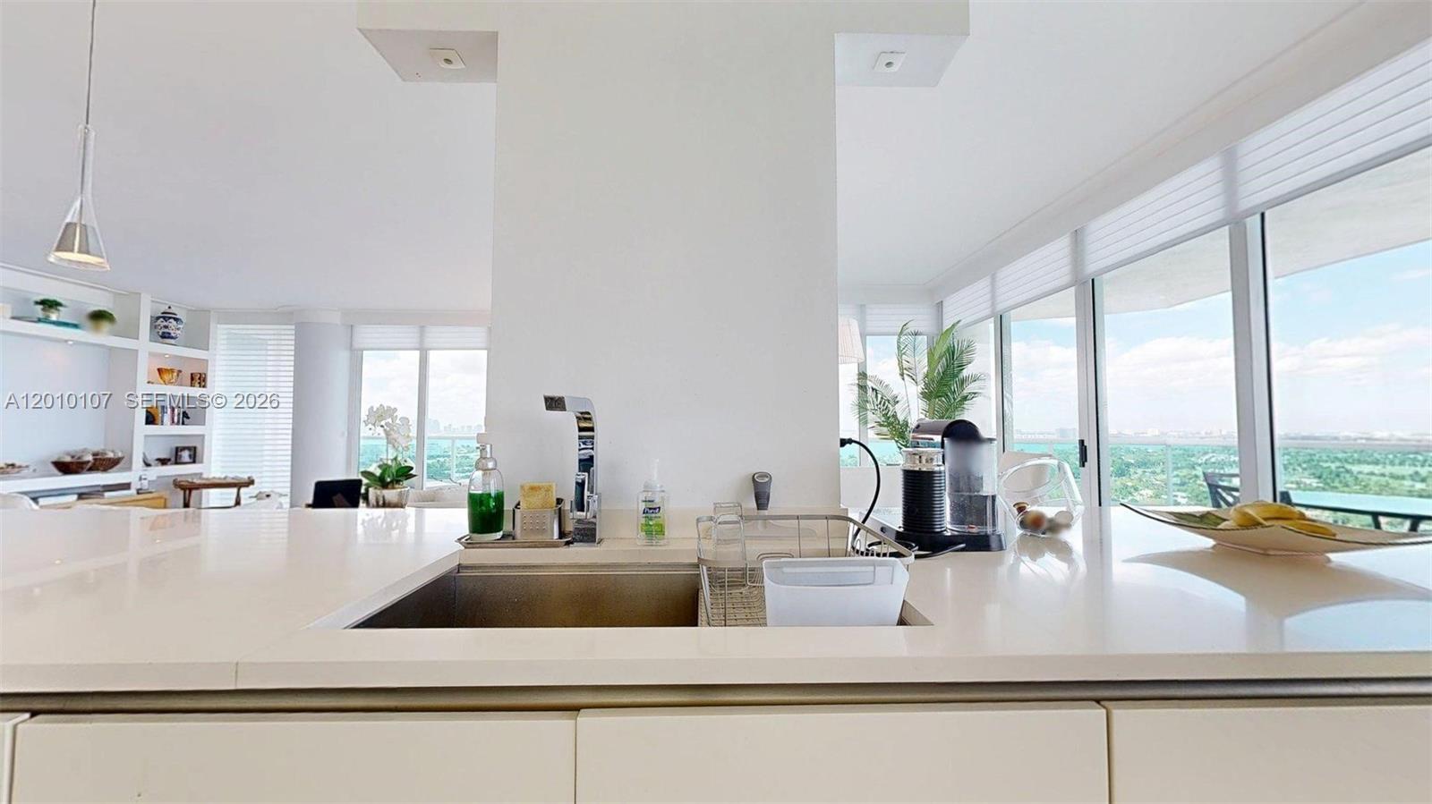 5025 Collins Ave #2206, Miami Beach FL 33140