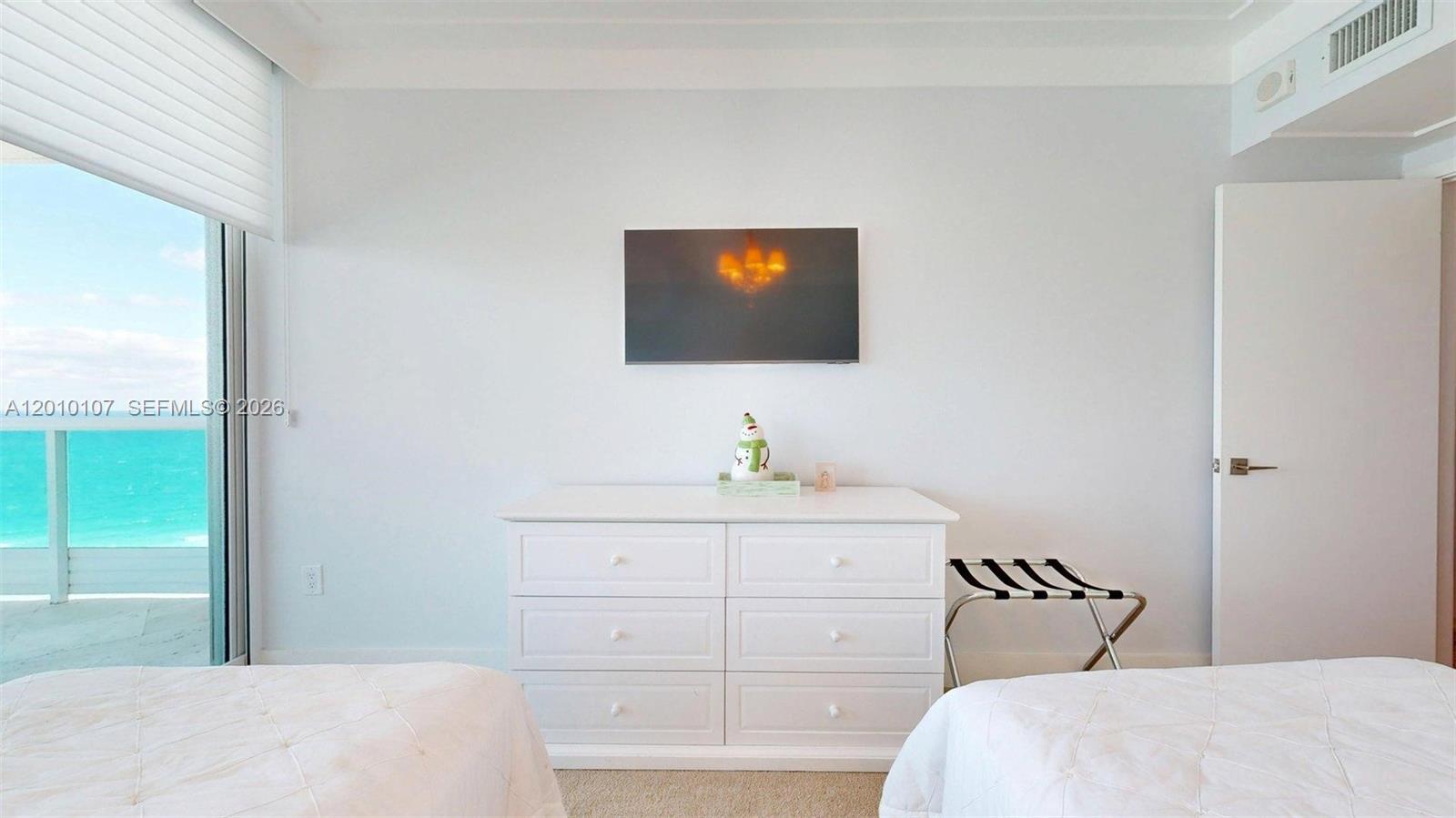 5025 Collins Ave #2206, Miami Beach FL 33140