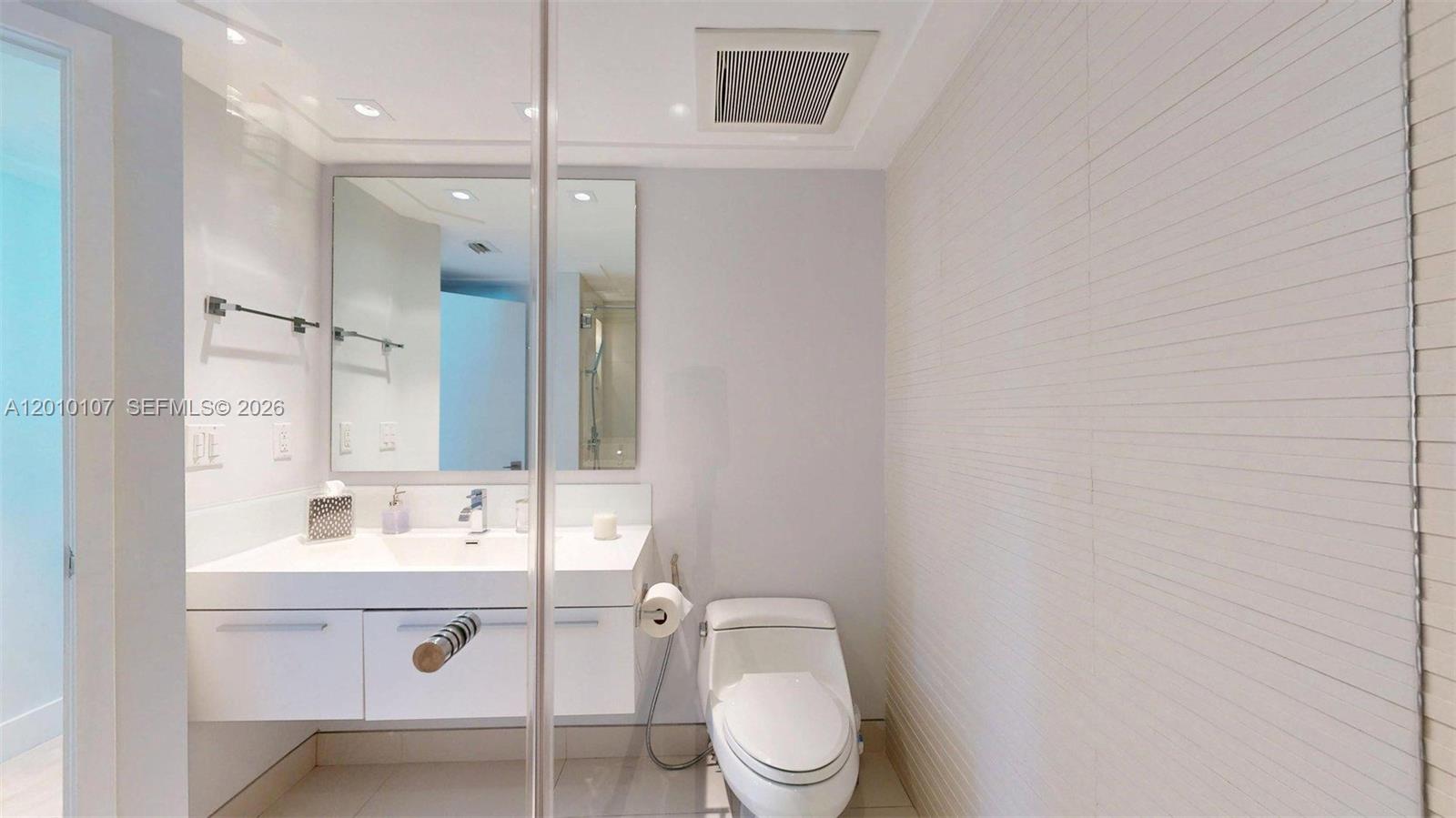 5025 Collins Ave #2206, Miami Beach FL 33140