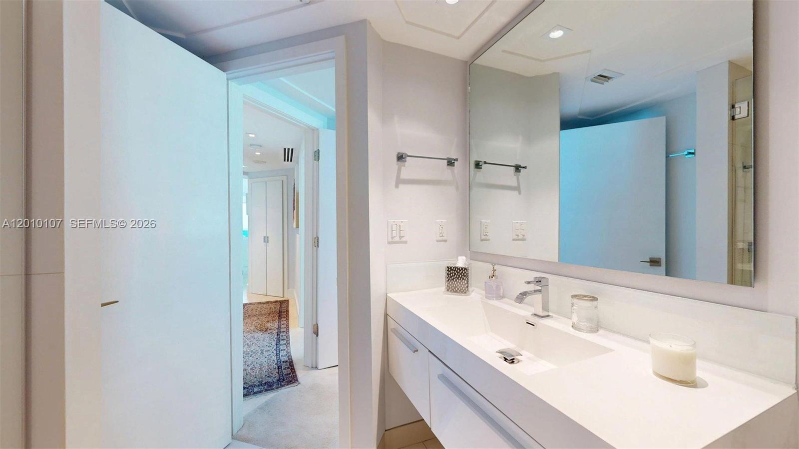5025 Collins Ave #2206, Miami Beach FL 33140
