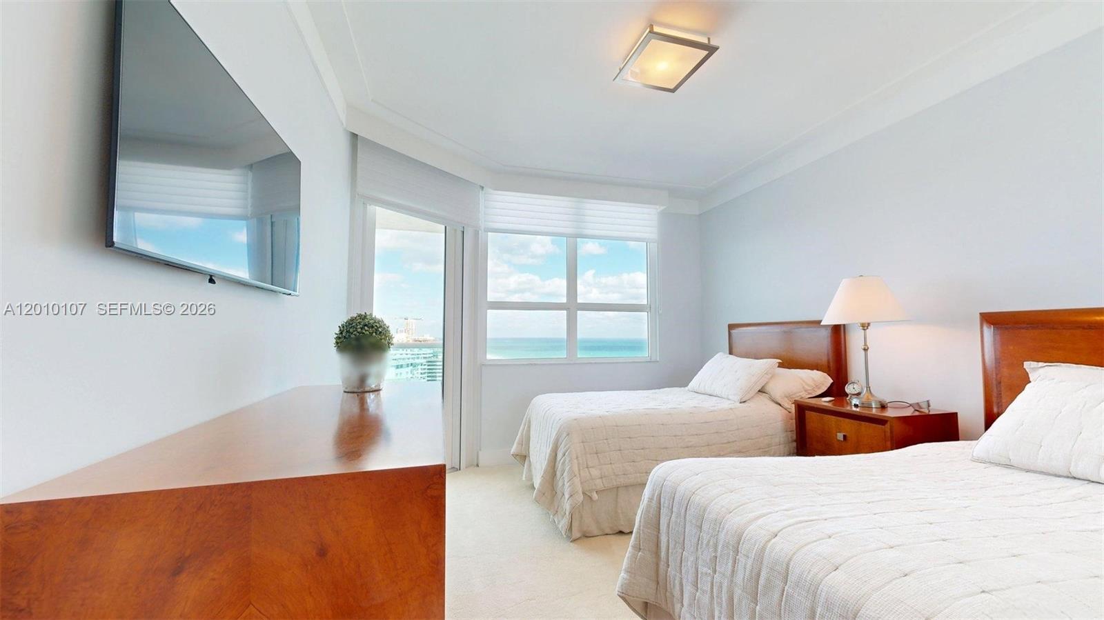 5025 Collins Ave #2206, Miami Beach FL 33140
