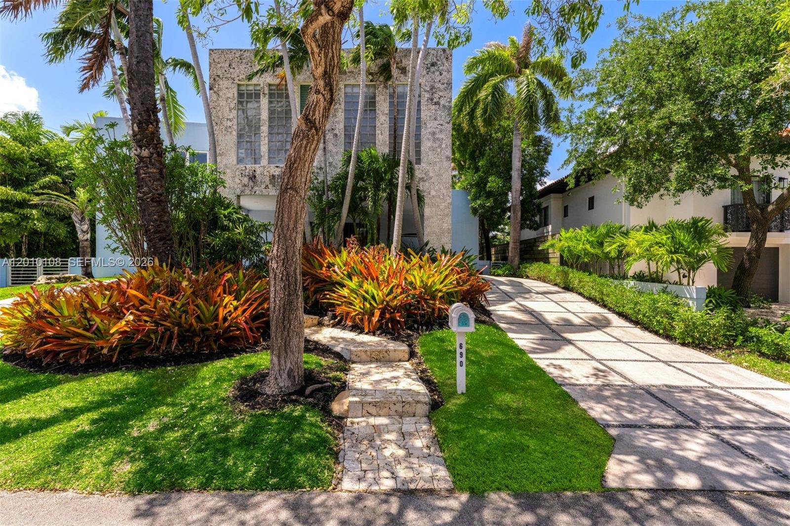 690 Warren Ln, Key Biscayne FL 33149