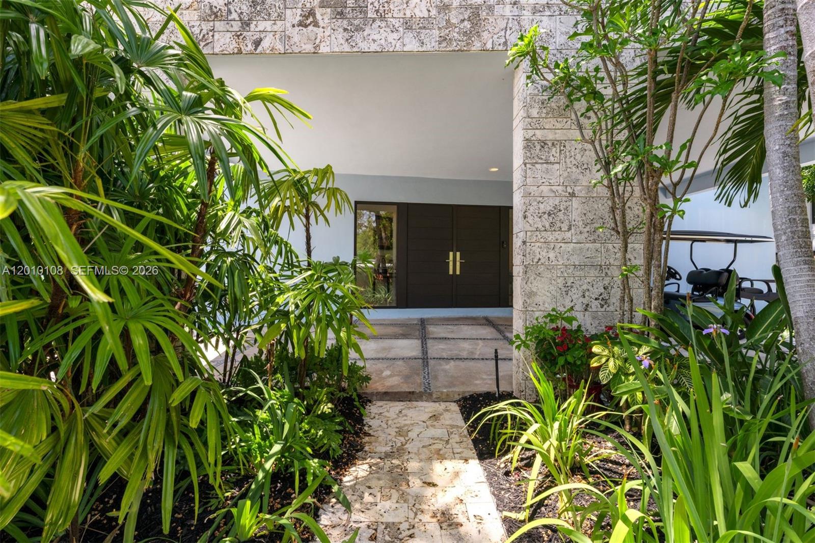 690 Warren Ln, Key Biscayne FL 33149