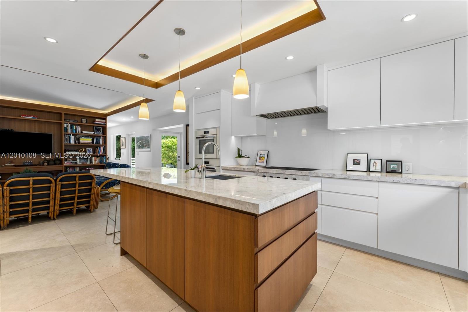 690 Warren Ln, Key Biscayne FL 33149