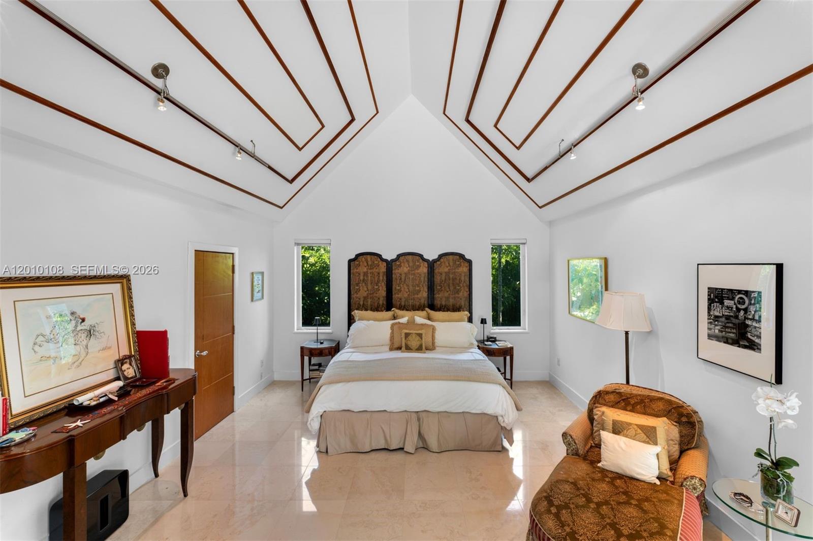 690 Warren Ln, Key Biscayne FL 33149