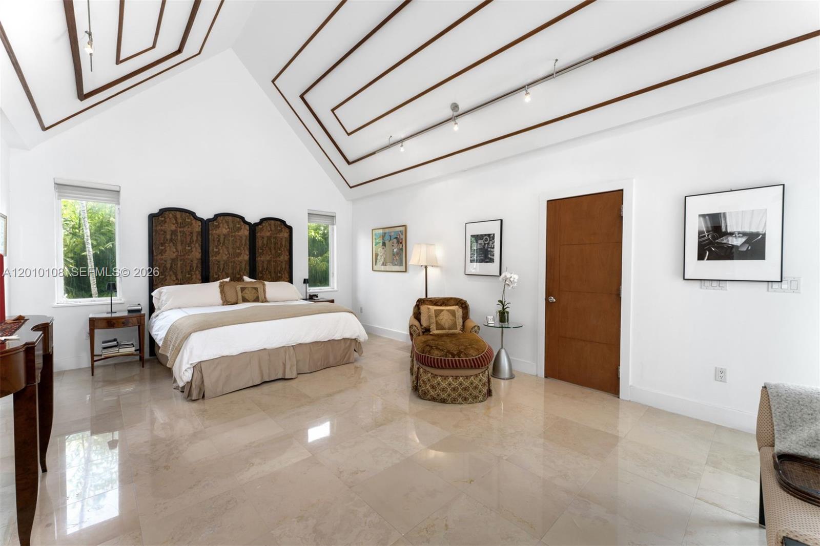 690 Warren Ln, Key Biscayne FL 33149