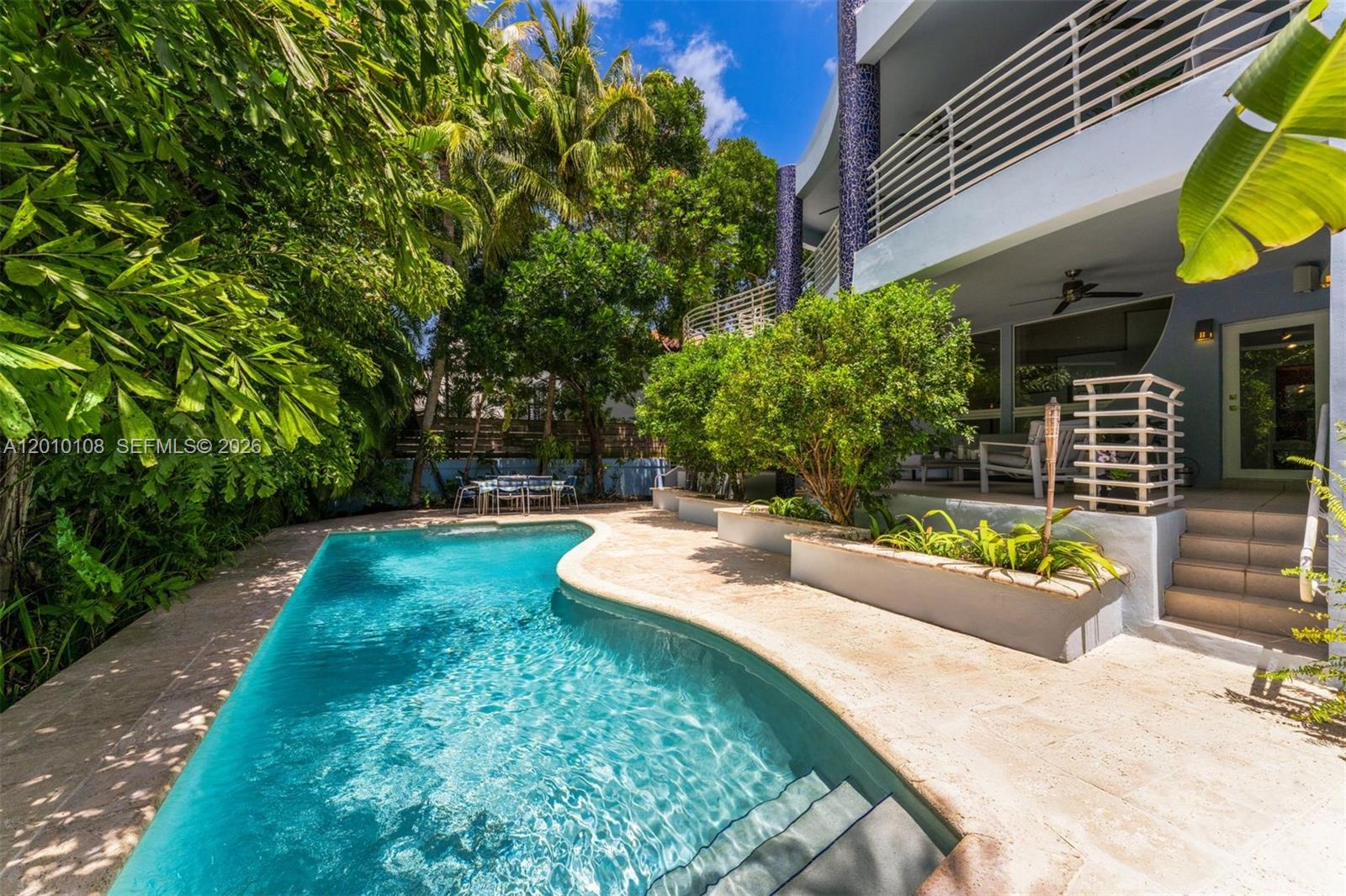 690 Warren Ln, Key Biscayne FL 33149