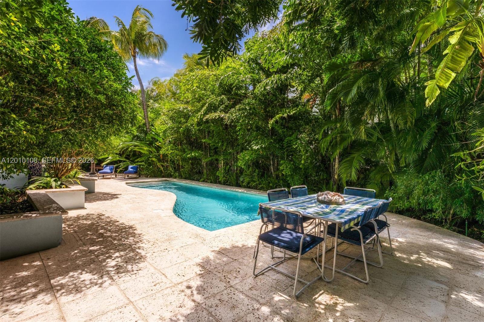 690 Warren Ln, Key Biscayne FL 33149