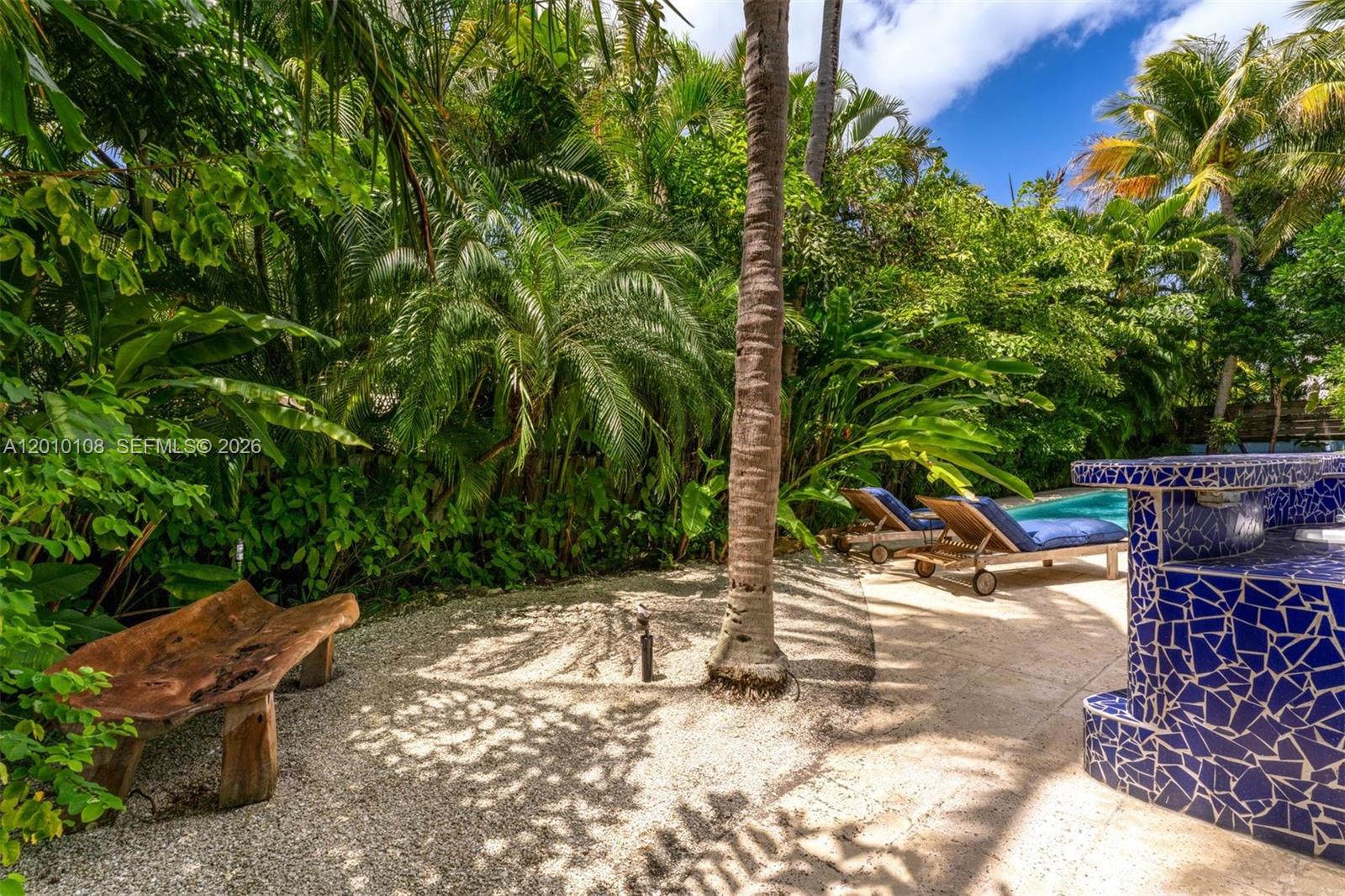 690 Warren Ln, Key Biscayne FL 33149