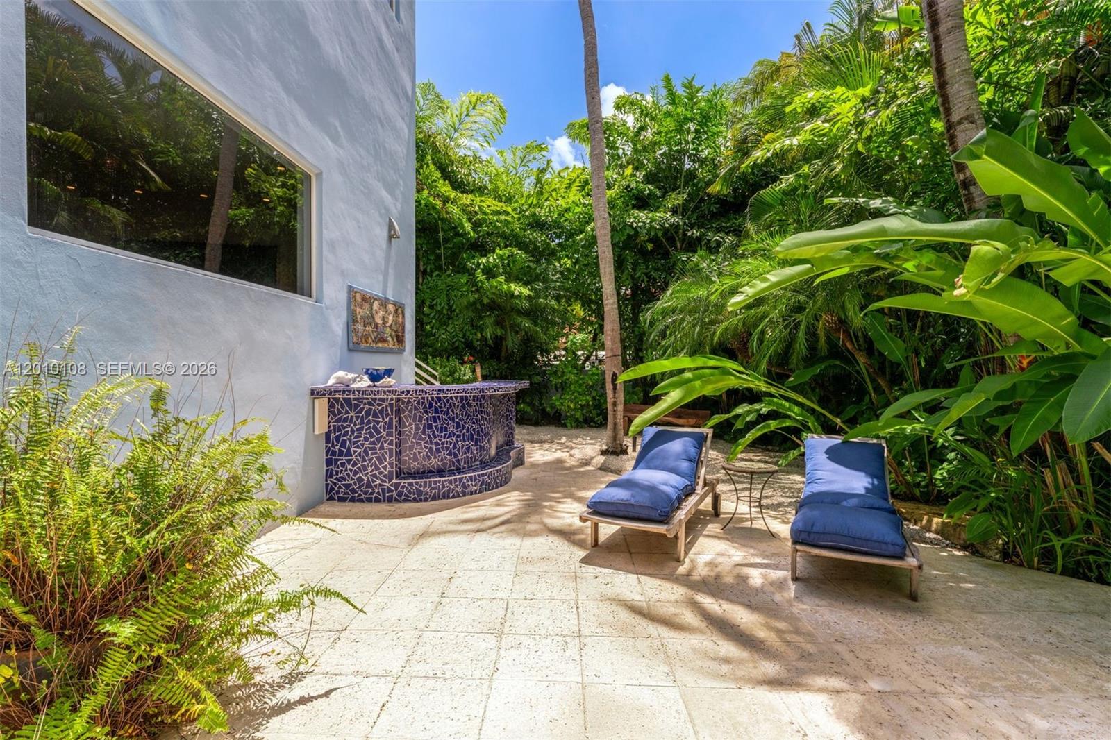 690 Warren Ln, Key Biscayne FL 33149