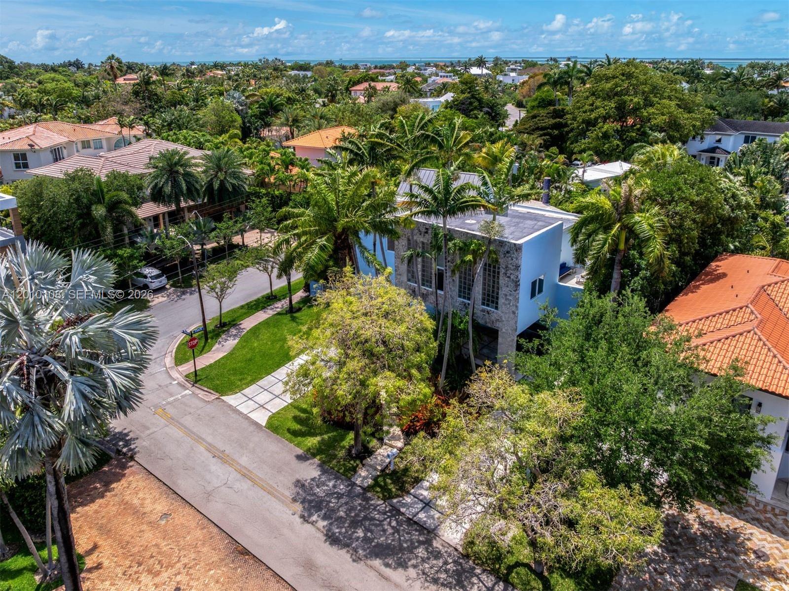 690 Warren Ln, Key Biscayne FL 33149