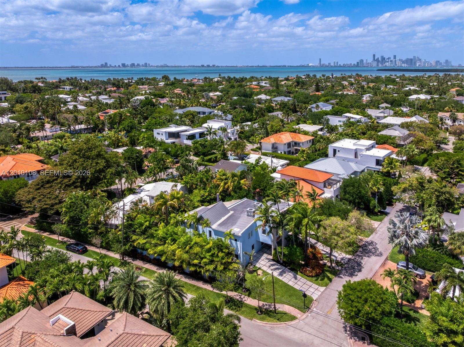 690 Warren Ln, Key Biscayne FL 33149