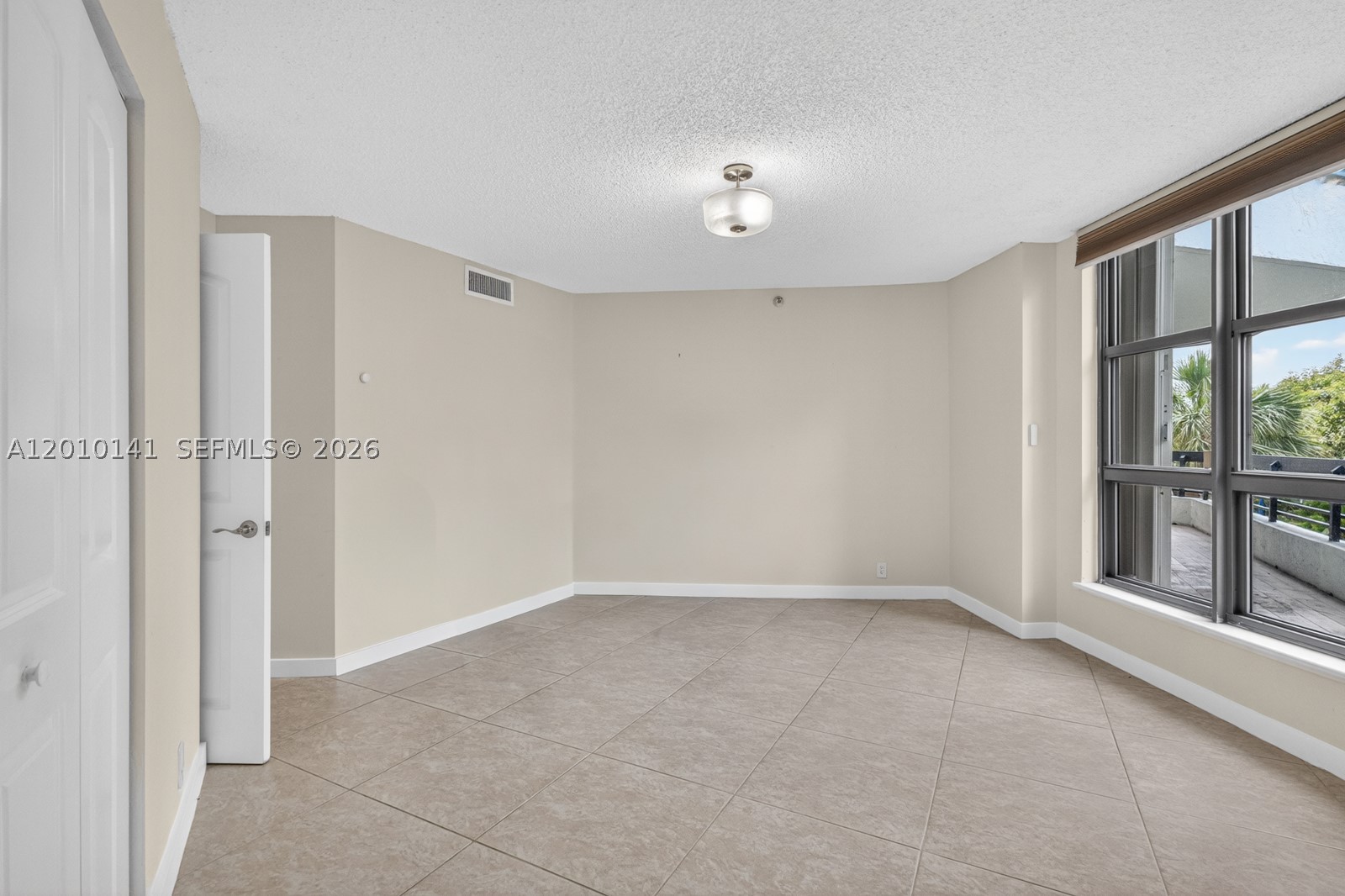 3500 Mystic Pointe Dr #302, Aventura FL 33180