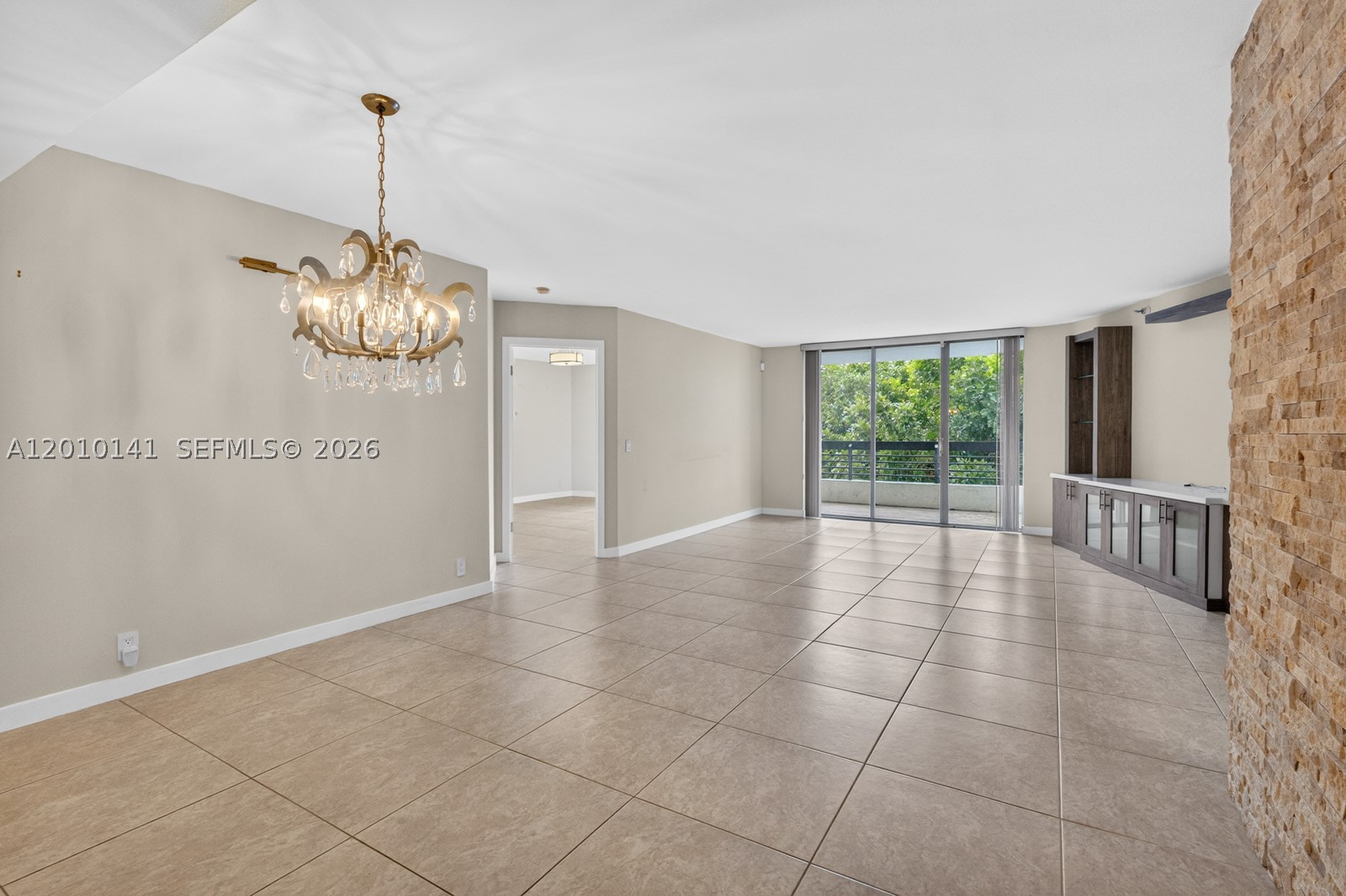 3500 Mystic Pointe Dr #302, Aventura FL 33180