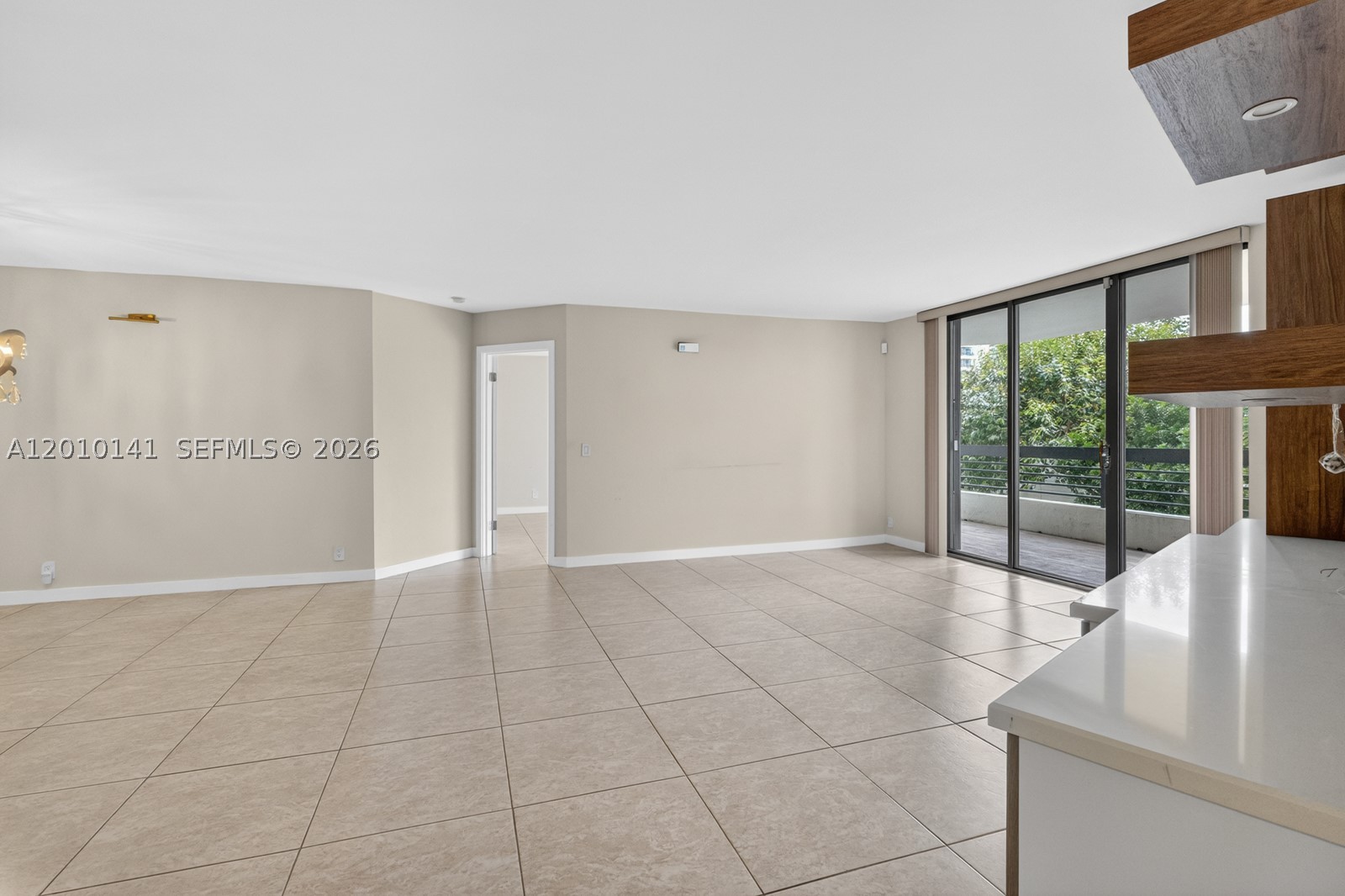 3500 Mystic Pointe Dr #302, Aventura FL 33180