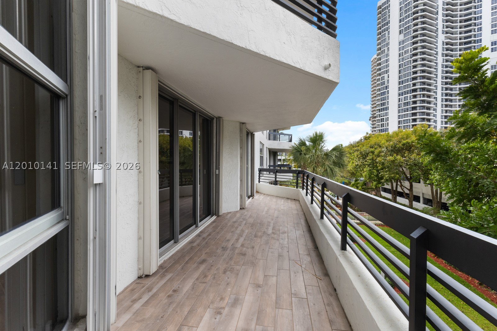 3500 Mystic Pointe Dr #302, Aventura FL 33180