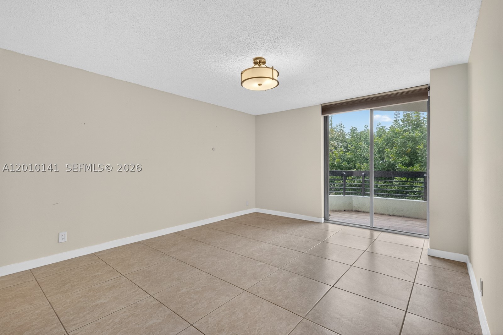 3500 Mystic Pointe Dr #302, Aventura FL 33180