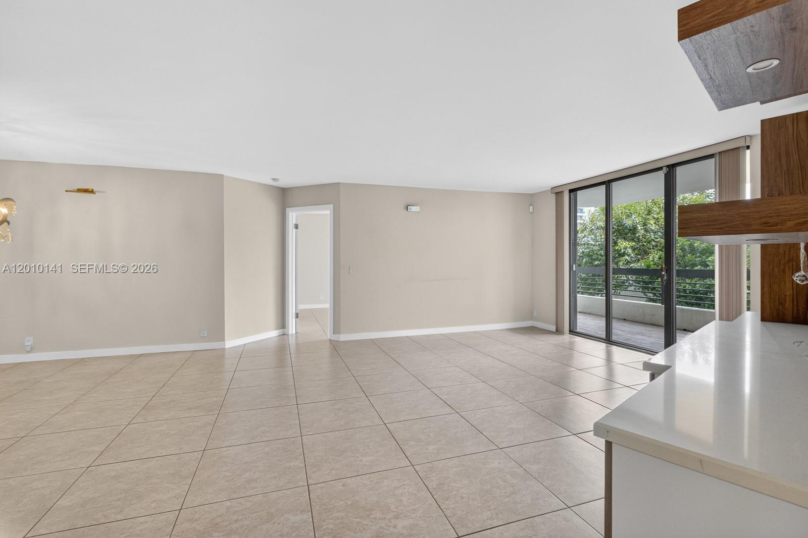 3500 Mystic Pointe Dr #302, Aventura FL 33180