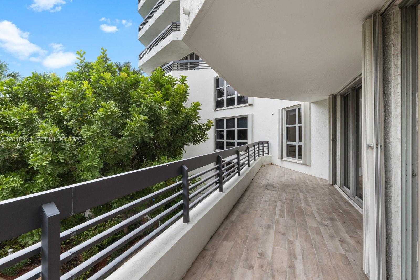 3500 Mystic Pointe Dr #302, Aventura FL 33180