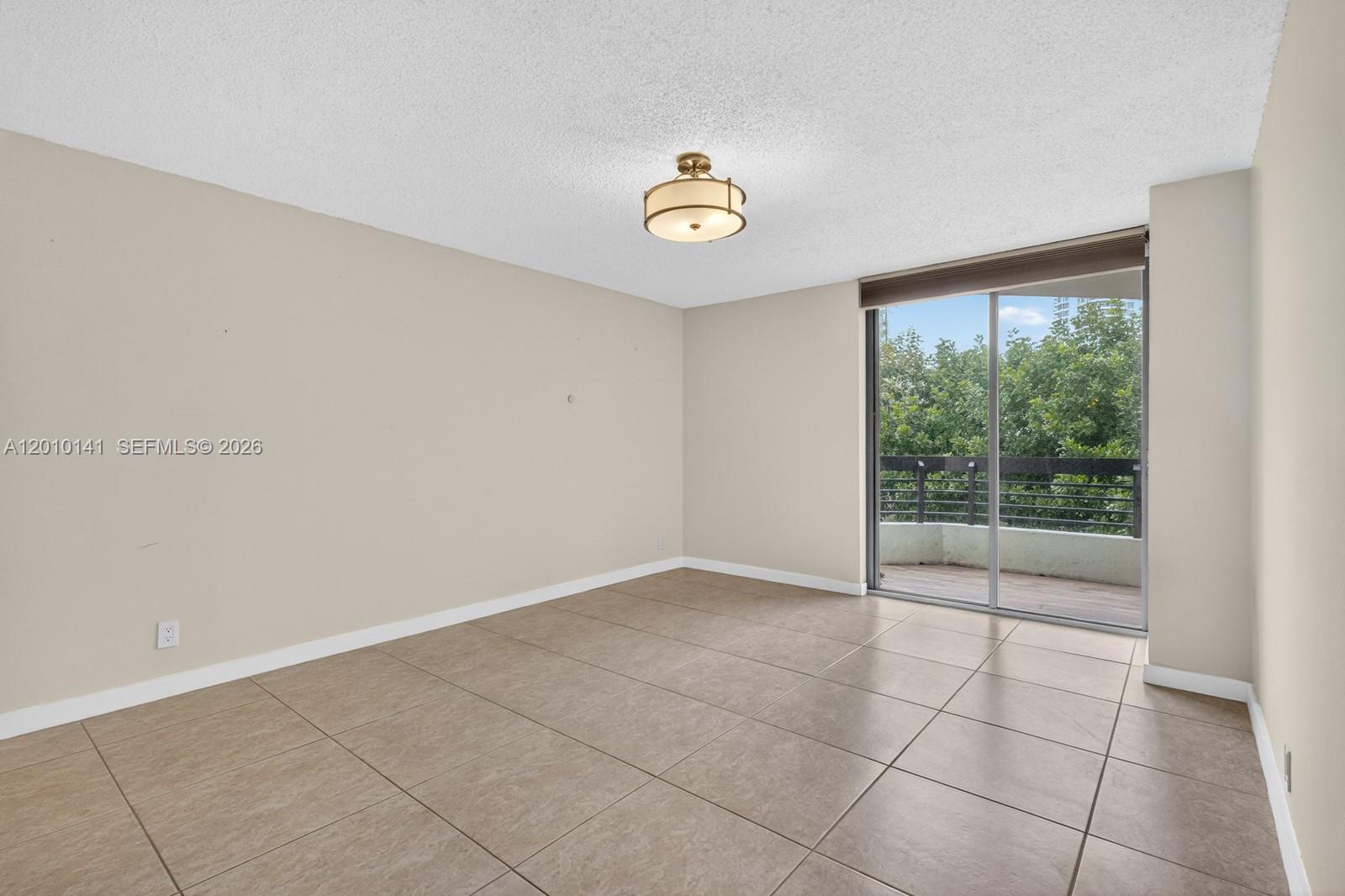 3500 Mystic Pointe Dr #302, Aventura FL 33180