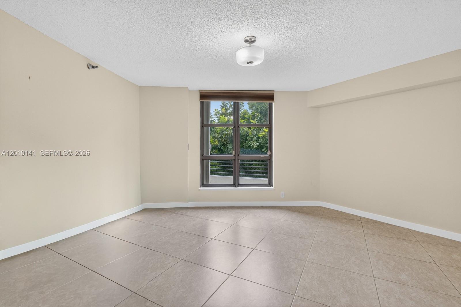 3500 Mystic Pointe Dr #302, Aventura FL 33180