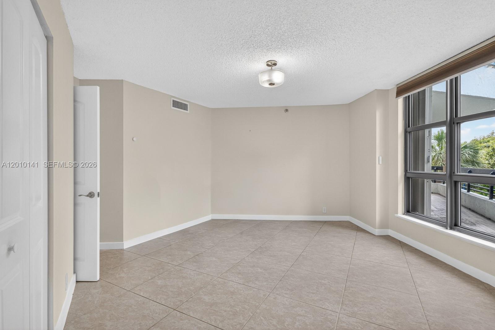 3500 Mystic Pointe Dr #302, Aventura FL 33180