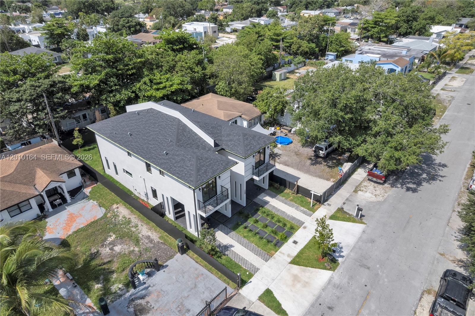 1816 NW 49th St, Miami FL 33142