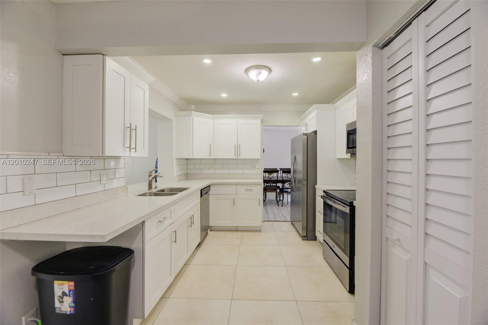 7454 NW 48th Pl, Lauderhill FL 33319