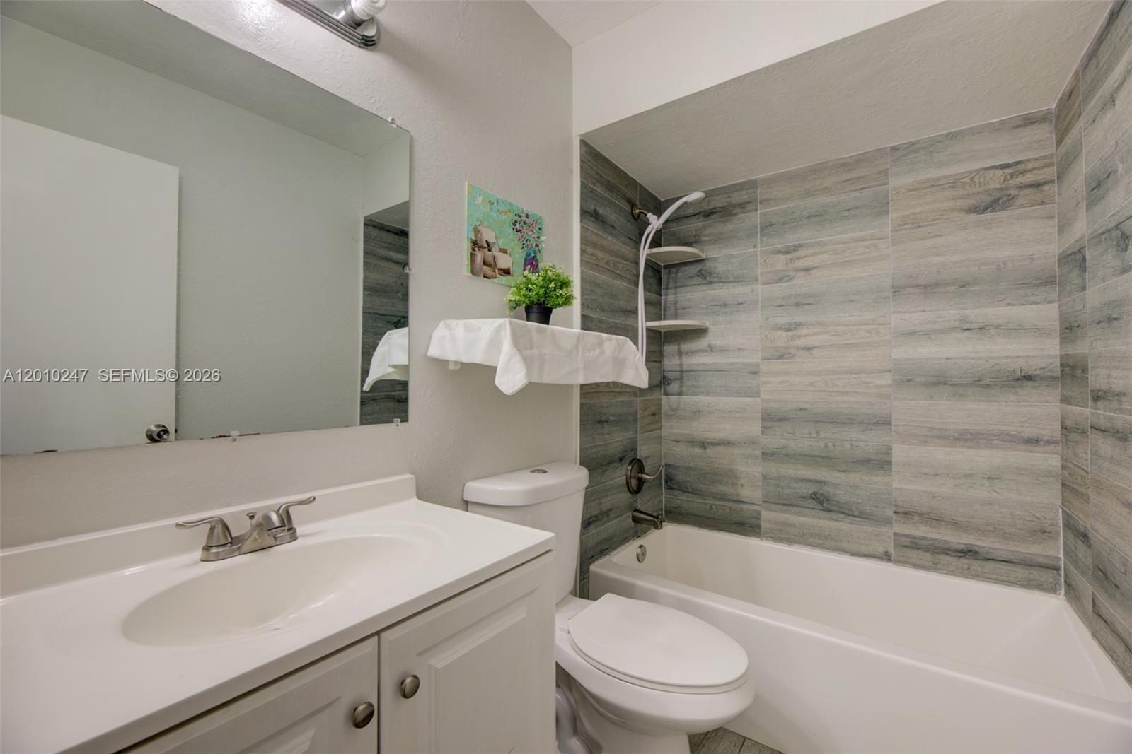 7454 NW 48th Pl, Lauderhill FL 33319