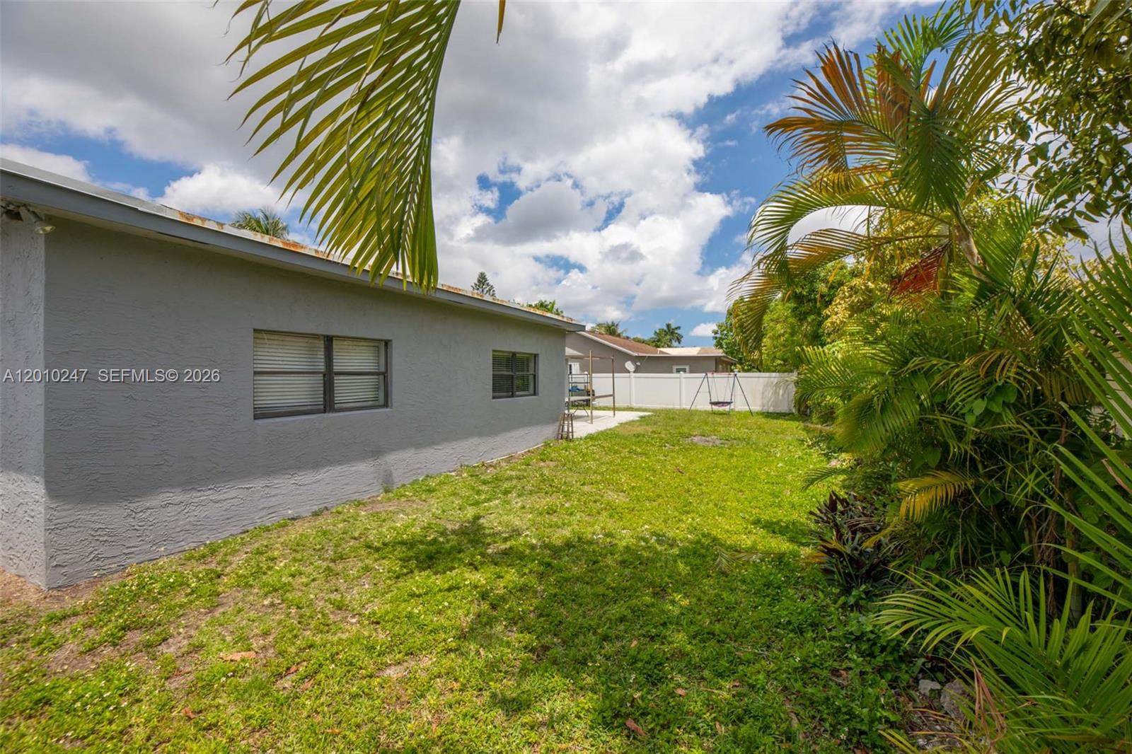7454 NW 48th Pl, Lauderhill FL 33319