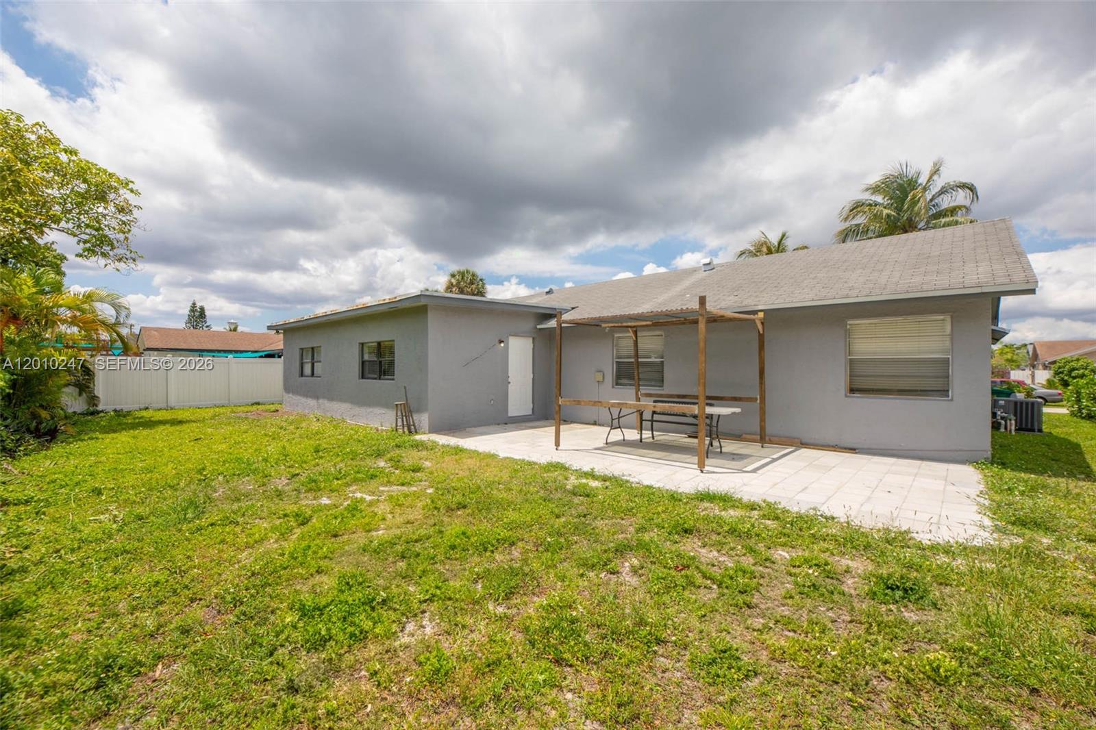 7454 NW 48th Pl, Lauderhill FL 33319