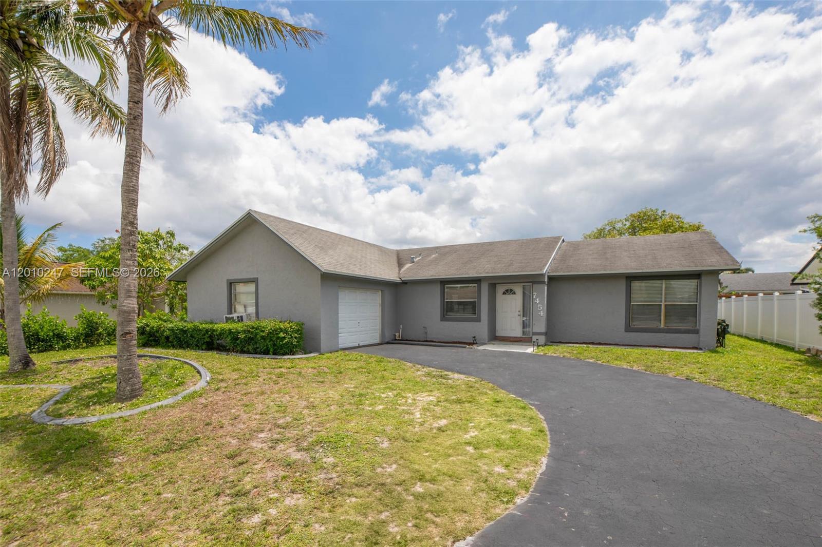 7454 NW 48th Pl, Lauderhill FL 33319