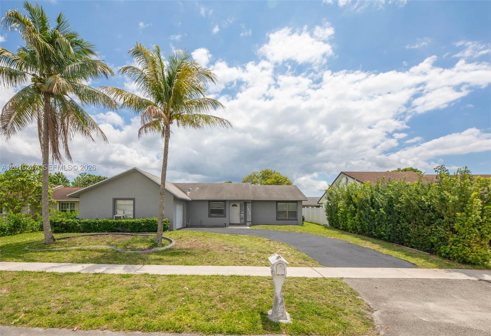 7454 NW 48th Pl, Lauderhill FL 33319