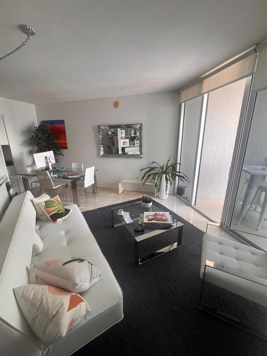 475 Brickell Ave #4508, Miami FL 33131