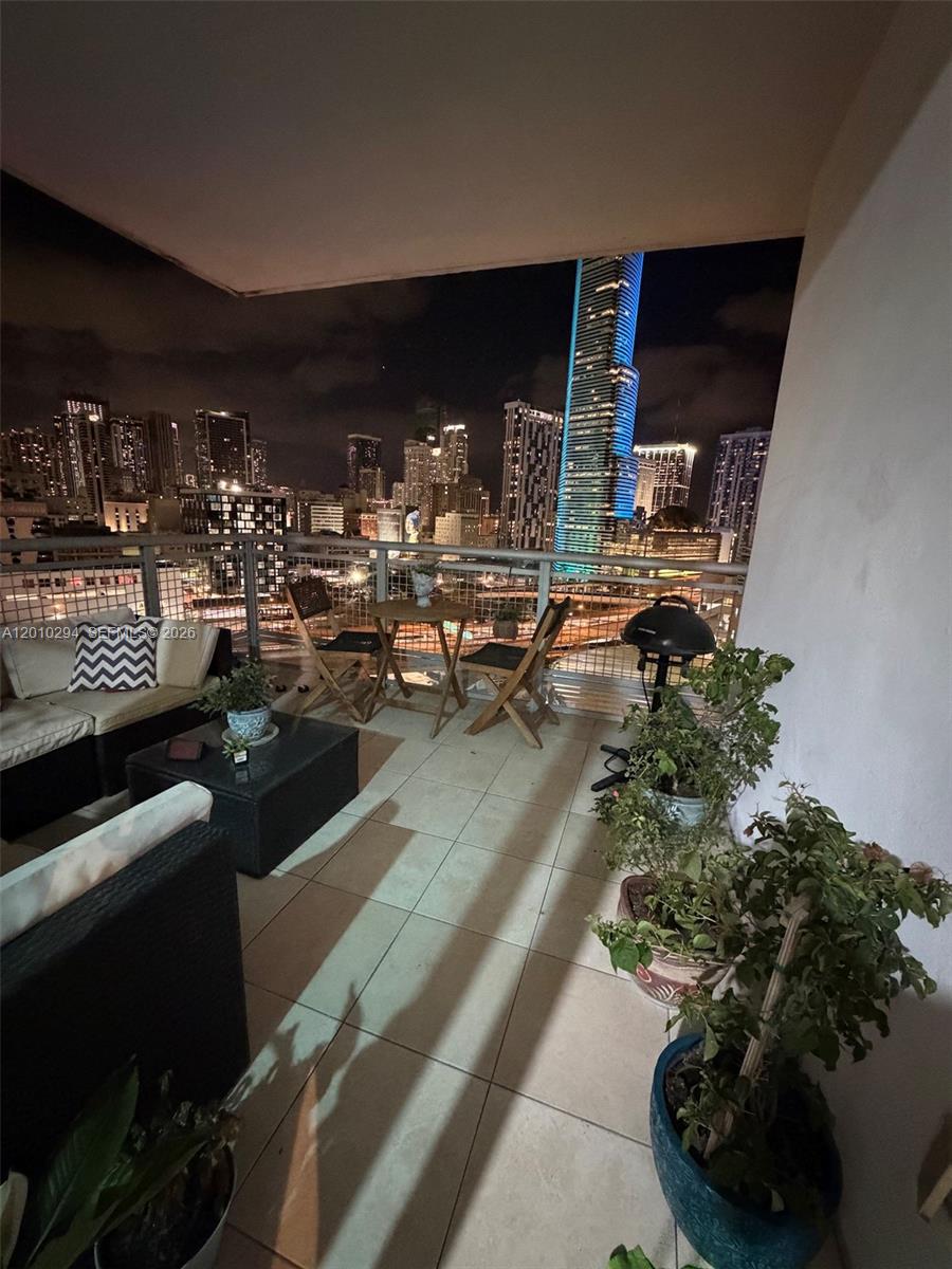 350 S Miami Ave #1503, Miami FL 33130
